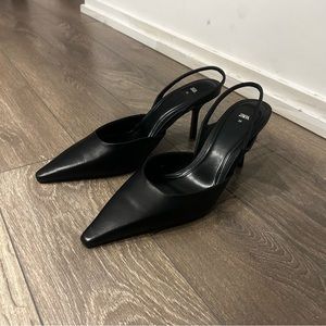 Black leather pointed toe kitten heel